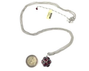 Vorschau: Konplott Disco Balls Halskette in siam rot lang mit Anhänger Größe L 5450527597289