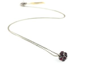 Vorschau: Konplott Disco Balls Halskette in siam rot mit Anhänger Größe S 5450527571494