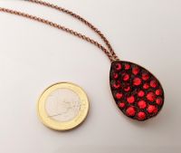 Vorschau: Konplott Tears of Joy Halskette mit Anhänger in coralline scarlet rot Größe L 5450543767505